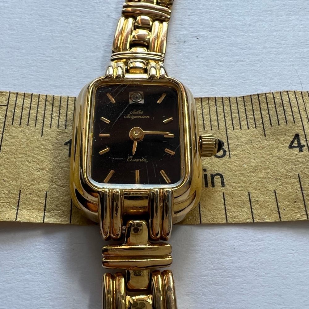 Watch, gold color